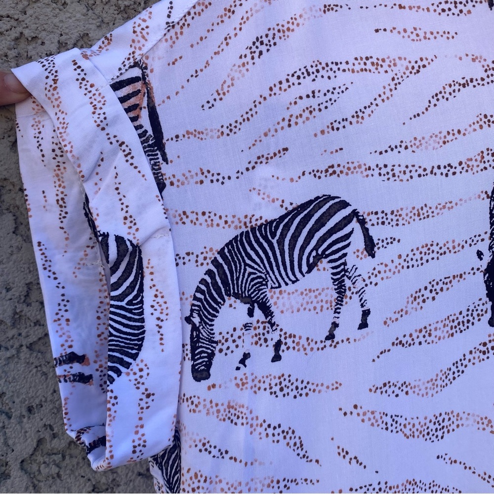 JANE AND DELANCEY Short Sleeved Zebra Blouse - Picture 6 of 8